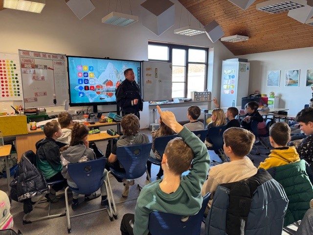 Spannender Polizeibesuch an der Förderschule Vollmerhausen